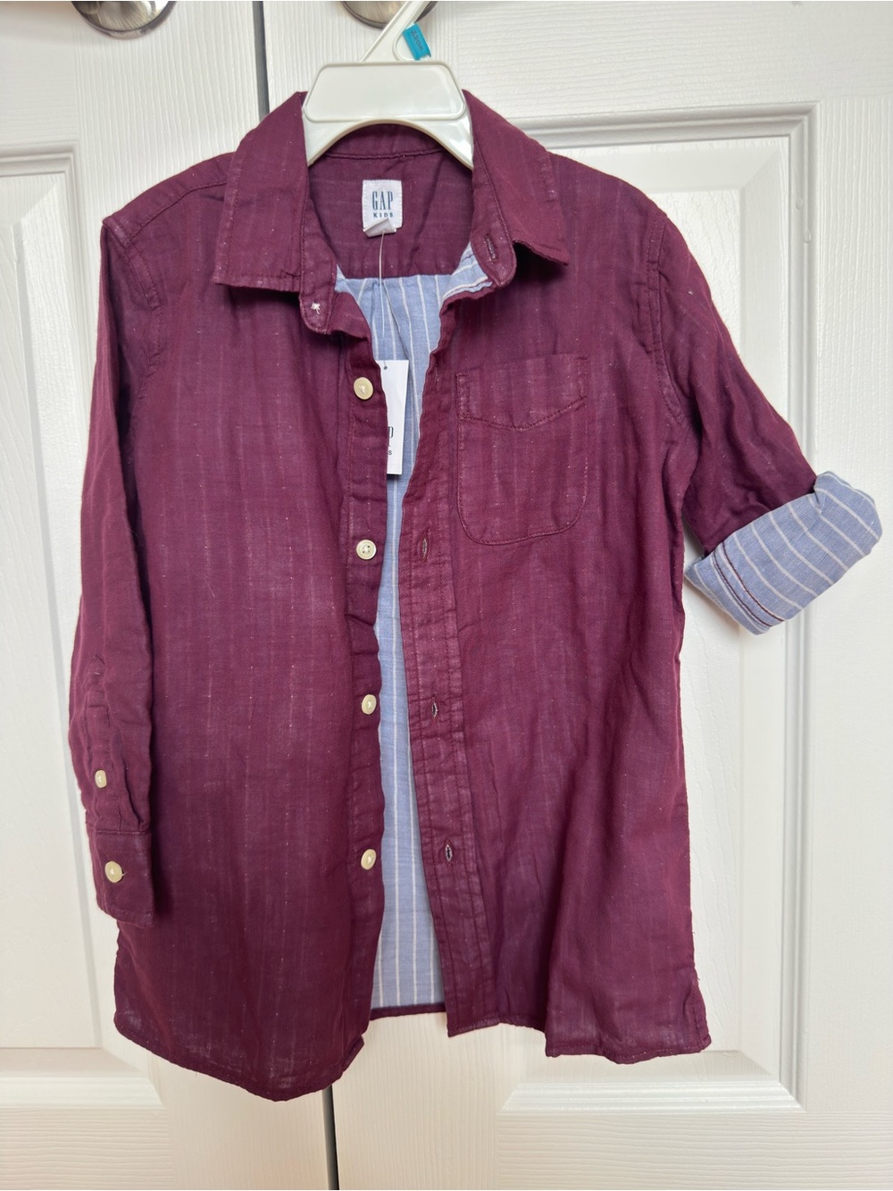 Brand new GAP Lightweight Button-Up Shirt kids size 4-5